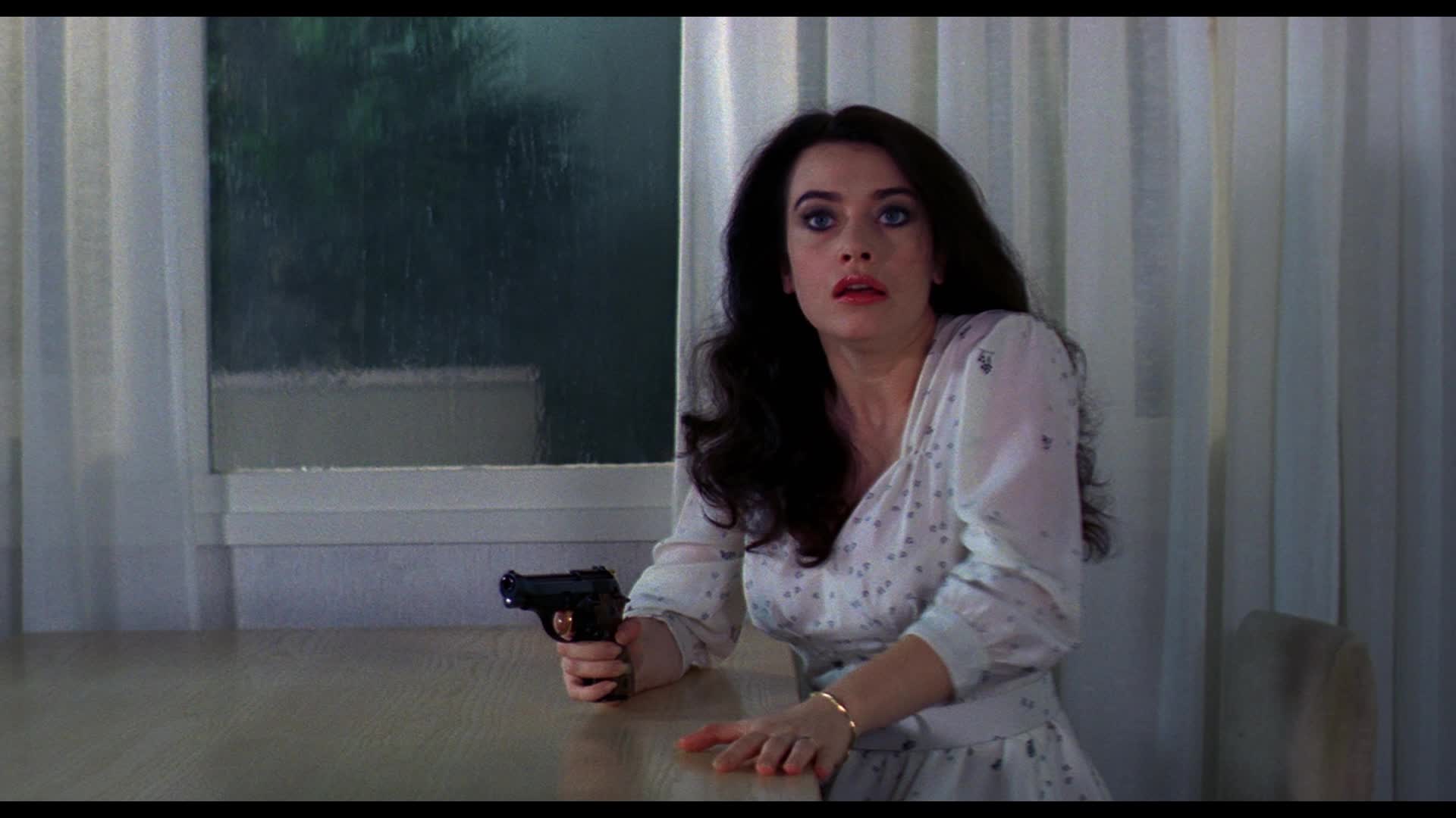 Дрожь 1982. Tenebre (film 1982) Вероника Ларио. Дрожь Дарио Ардженто фильмы. Вероника Ларио дрожь.